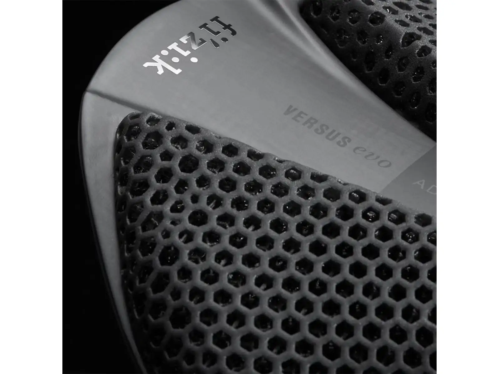 Fizik Antares Versus Evo 00 Adaptive 146 mm Sattel schwarz