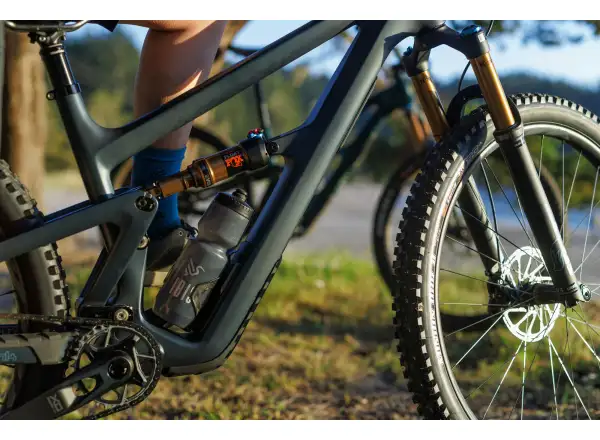 Ibis Ripley V5 Deore Mountainbike in Blue Hour.