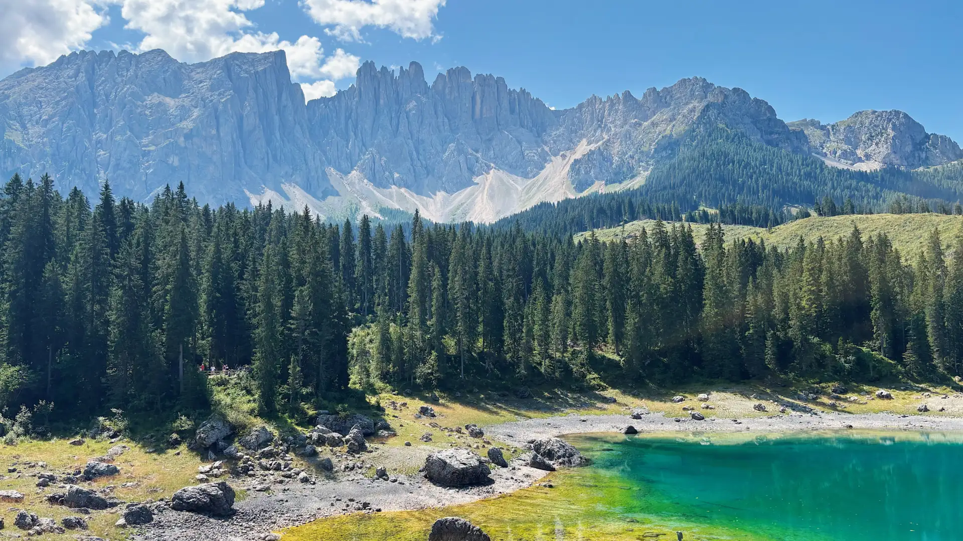 Mit dem Fahrrad unter den Gipfeln der Dolomiten
