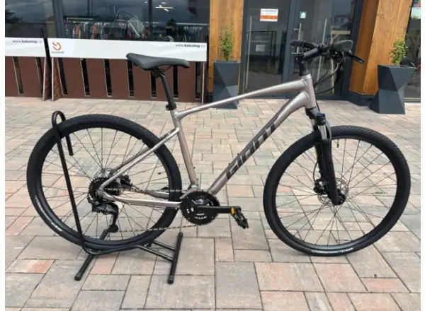 Giant Roam 3 Trekkingrad Shell White MUSTER